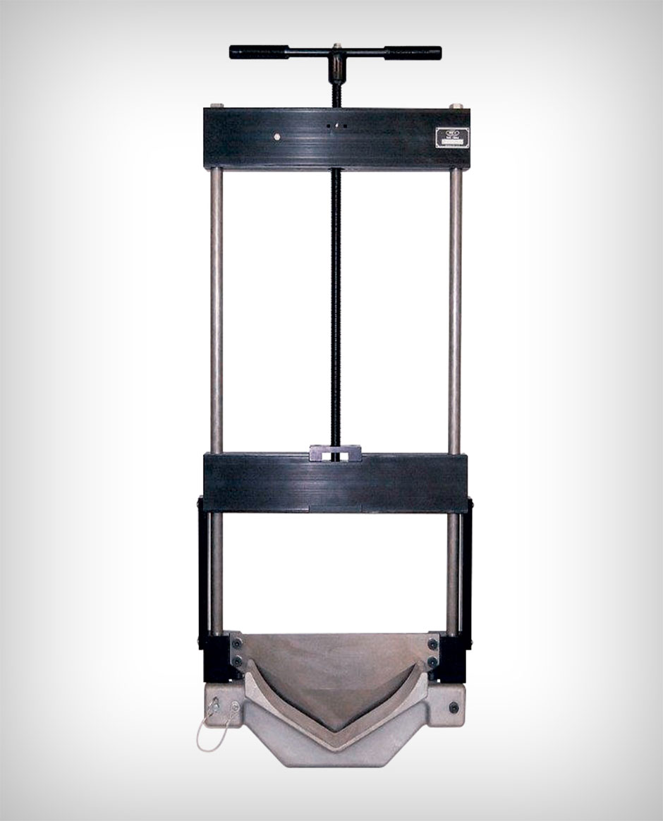 The hardest working 14.2" guillotine plastic pipe cutters WheelerRex